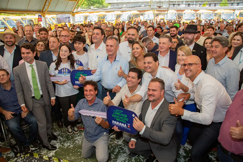 Prefeitura de Piraquara recebe novo Ônibus Escolar do Governo do Estado 4 novo Ônibus Escolar