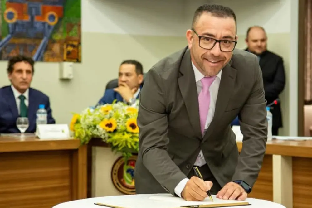 Piraquara: 135 Anos de História e Transformação 3 vereador Jonas Fausto