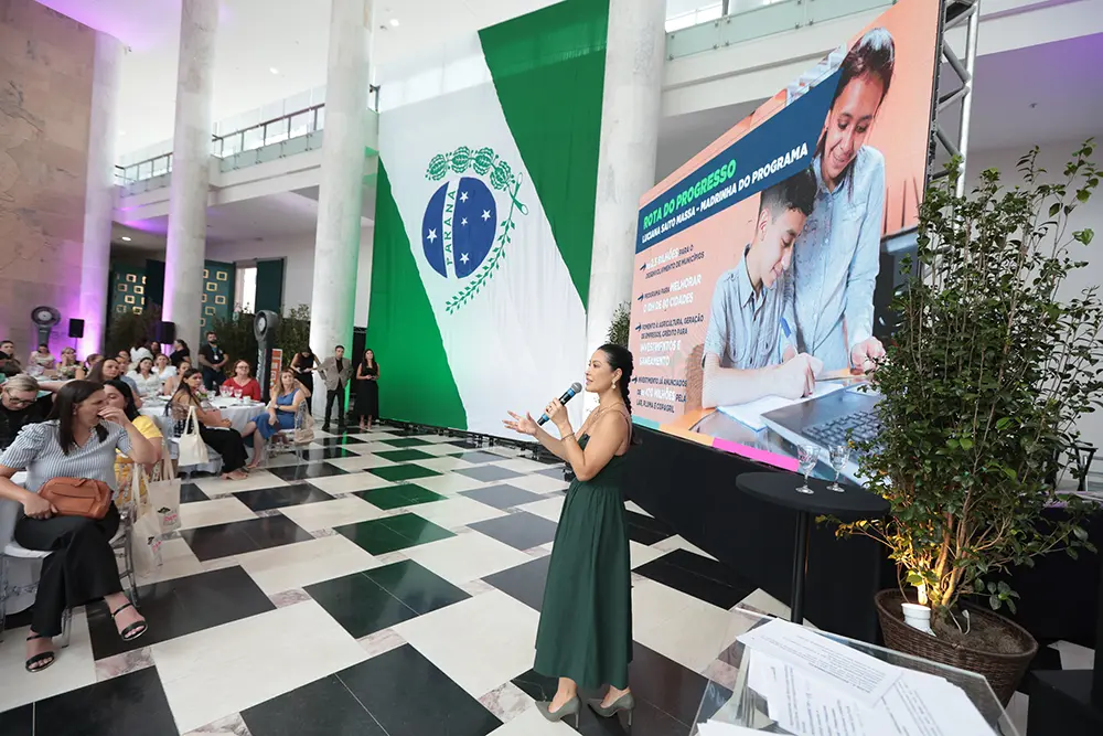 Encontro com 130 primeiras-damas do Paraná fortalece diálogo entre Estado e municípios 1 primeiras-damas do Paraná