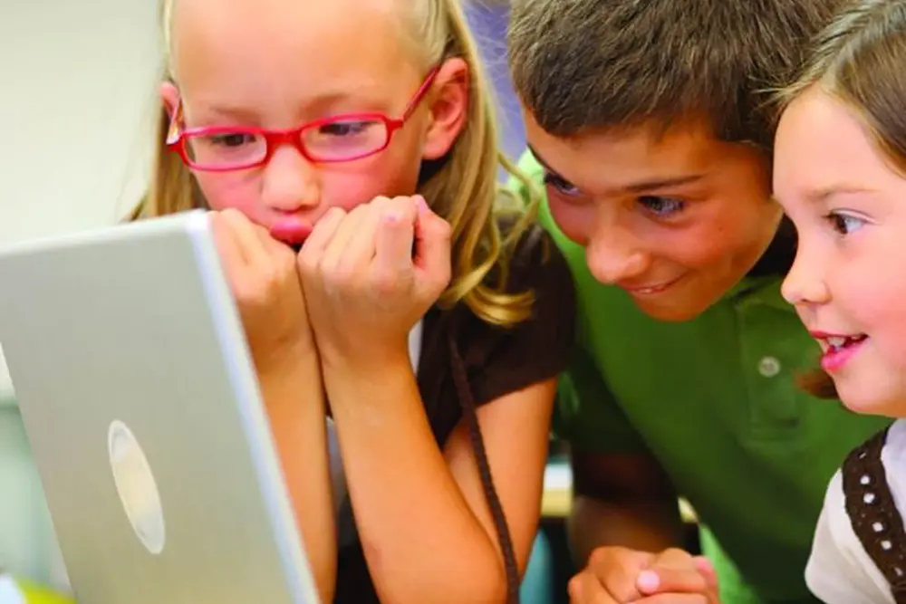 Crianças e telas: estudo revela aumento do risco de miopia com o uso excessivo 1 risco de miopia