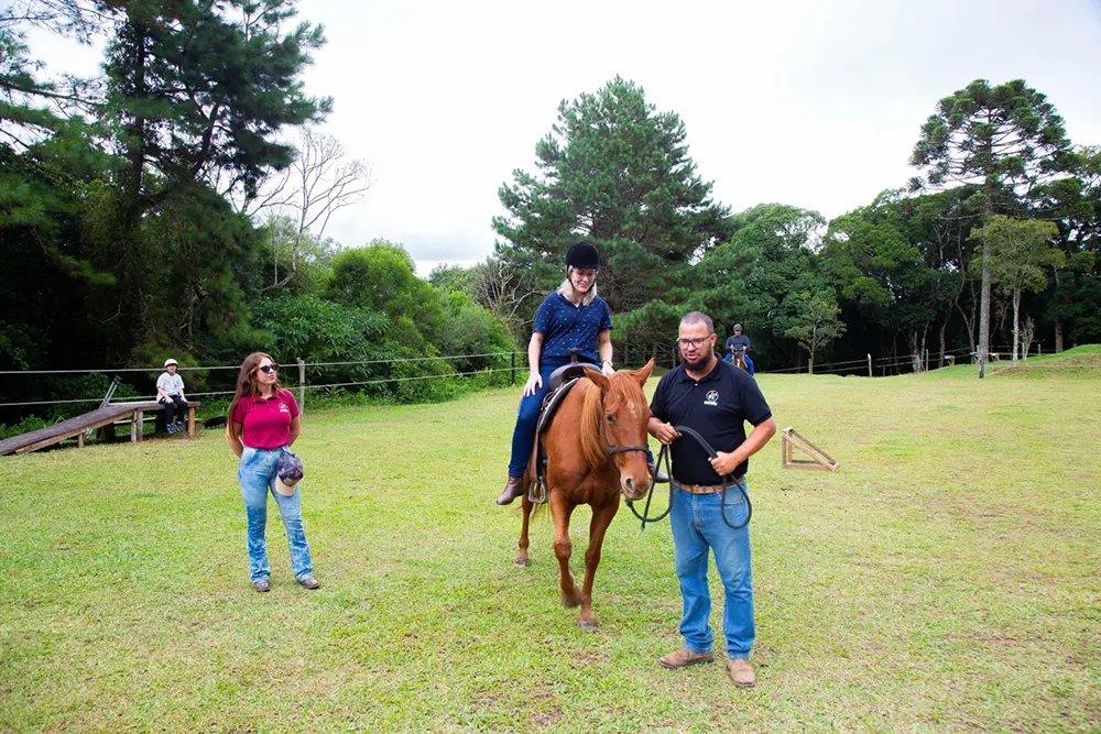 Prefeitura de Piraquara participa de demonstração técnica na Associação de Equoterapia Kadiwéu 5 Equoterapia Kadiwéu