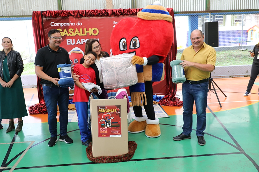 Pinhais lança Campanha do Agasalho 2025 com Zé Cachecol como mascote 4 Zé Cachecol