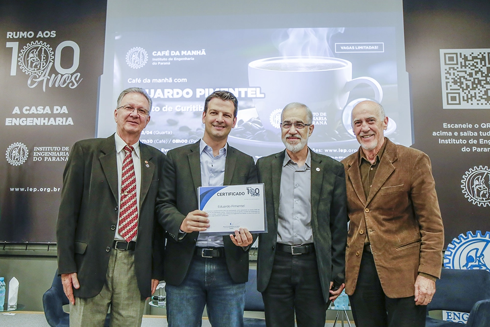 Prefeito Eduardo Pimentel apresenta balanço dos 100 dias de governo em Curitiba 5 Prefeito Eduardo Pimentel