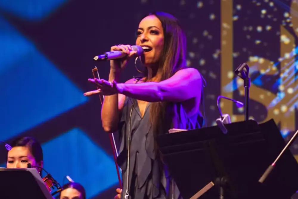 Samantha Schmütz e astro do jazz Adrian Younge se apresentam em Curitiba com "Jazz Is Dead" 1 Samantha Schmütz, atriz e humorista