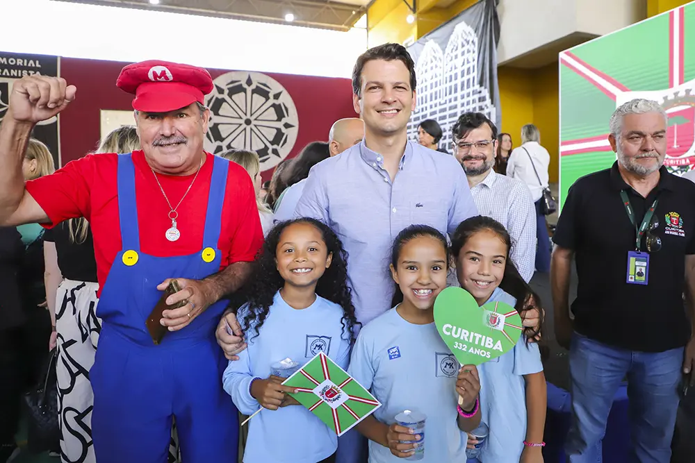 Com parabéns em ritmo de rap, estudantes do Cajuru comemoram aniversário de Curitiba 6 eduardo pimentel