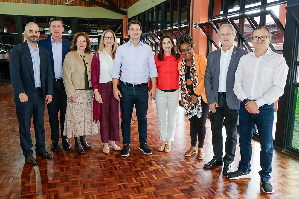 Missão francesa se reúne com o prefeito Eduardo Pimentel e avança na agenda de projetos em Curitiba 5 prefeito Eduardo Pimentel