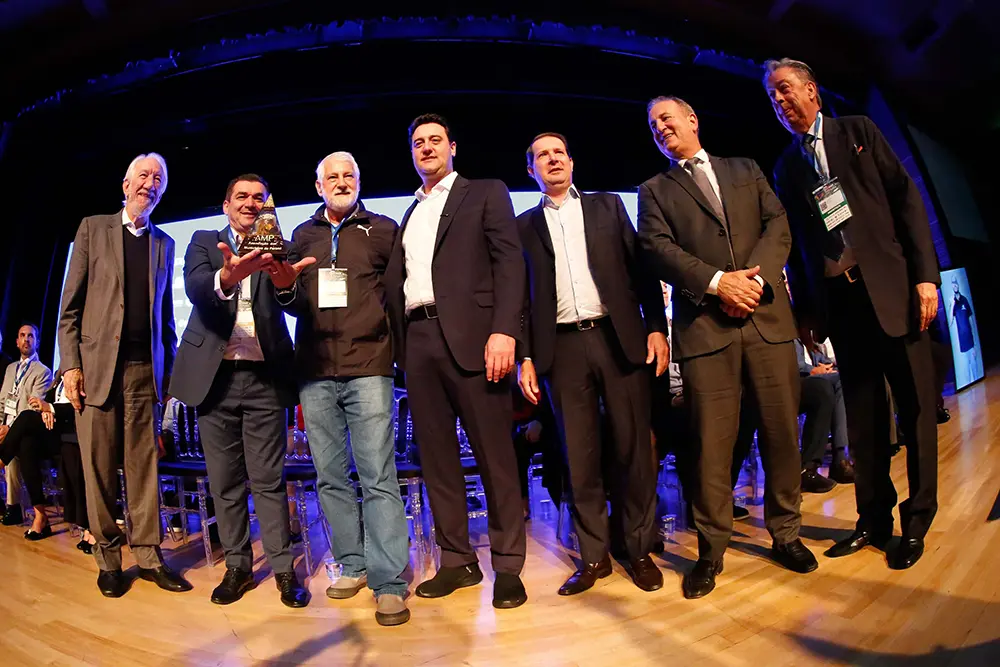 Ratinho Junior destaca parceria governo-municípios em posse da nova diretoria da AMP 3 emupar