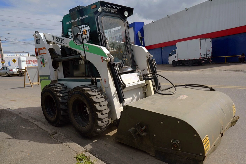 Secretaria do Meio Ambiente de Colombo reforça limpeza urbana com nova varredeira multifuncional 5 varredeira multifuncional