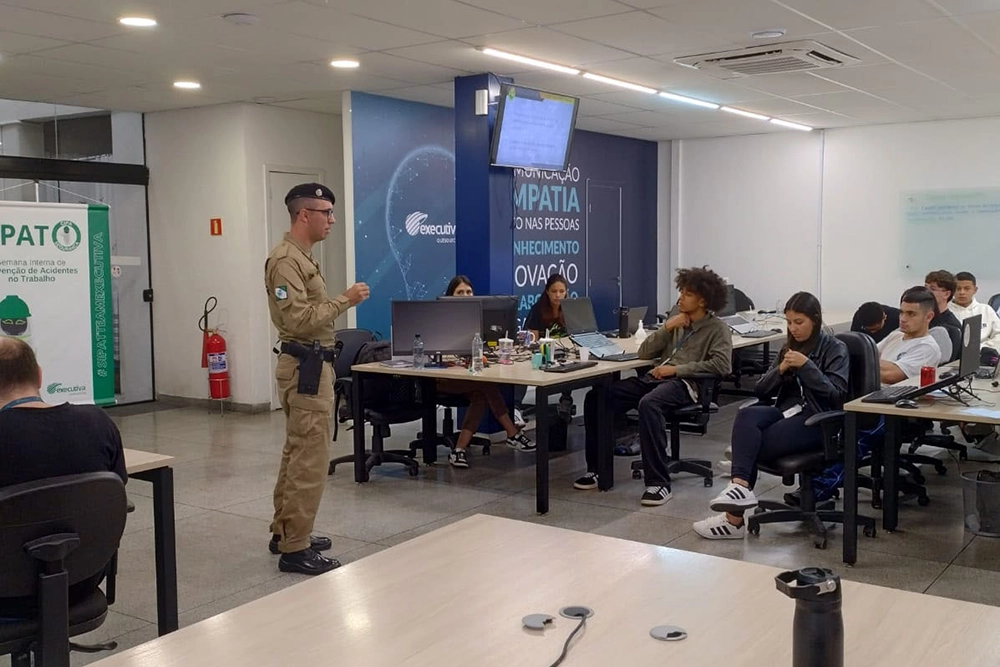 Patrulha Comercial de Pinhais realiza palestra na empresa Executiva 4 Patrulha Comercial de Pinhais