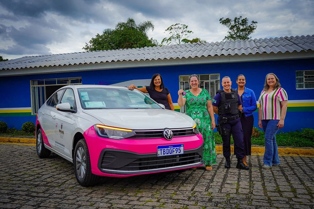 Município de Quatro Barras recebe novo veículo para políticas de atenção à mulher 3 Quatro Barras