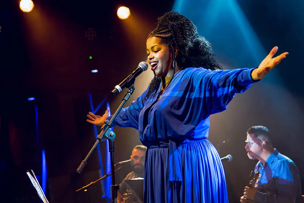 Janine Mathias faz show gratuito em Curitiba nesta quinta-feira 3 Janine Mathias