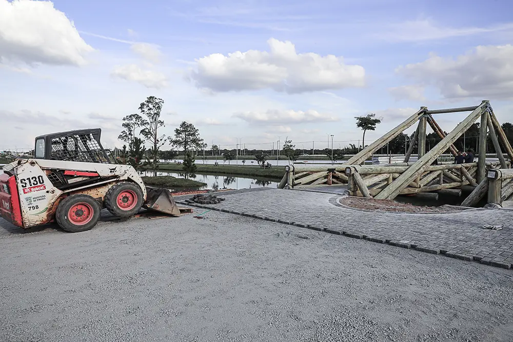 Obras no Parque das Águas em Pinhais concluem pontes e iniciam calçamento do novo acesso 4 Parque das Águas