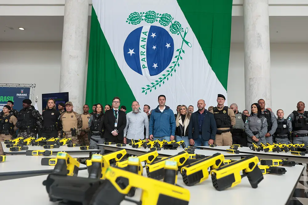 Ratinho Junior entrega 1,4 mil armas não letais a polícias do Paraná 2 armas não letais
