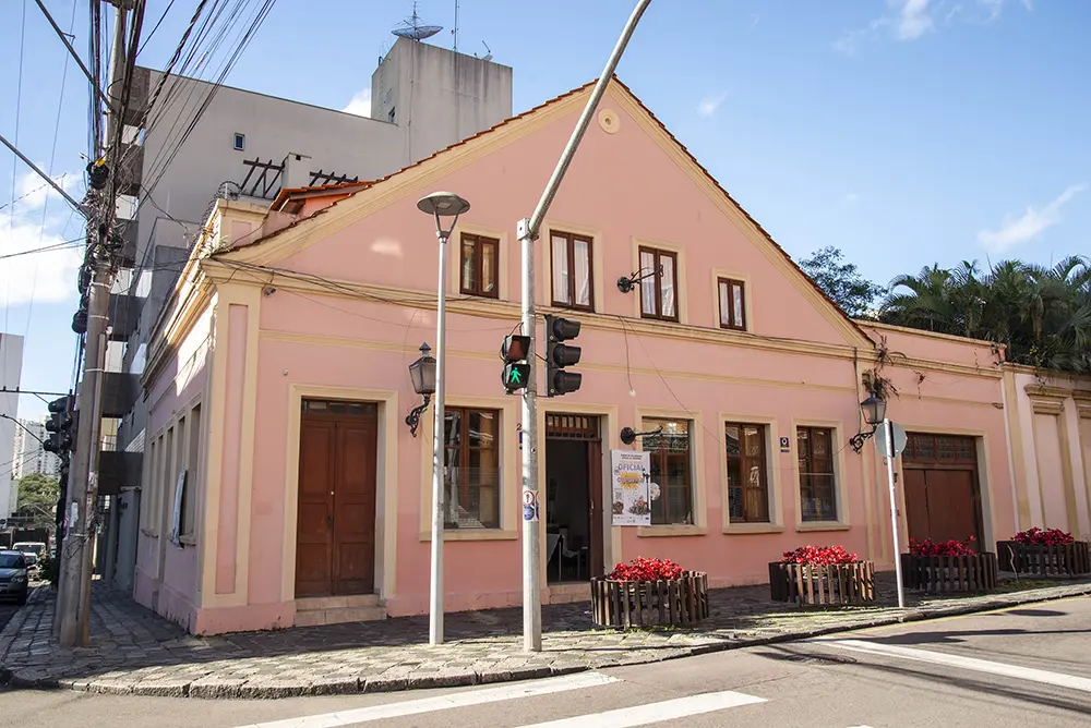 Centro de Curitiba ganha vida nova com investimento em casarões históricos por empresários 7 Centro Histórico