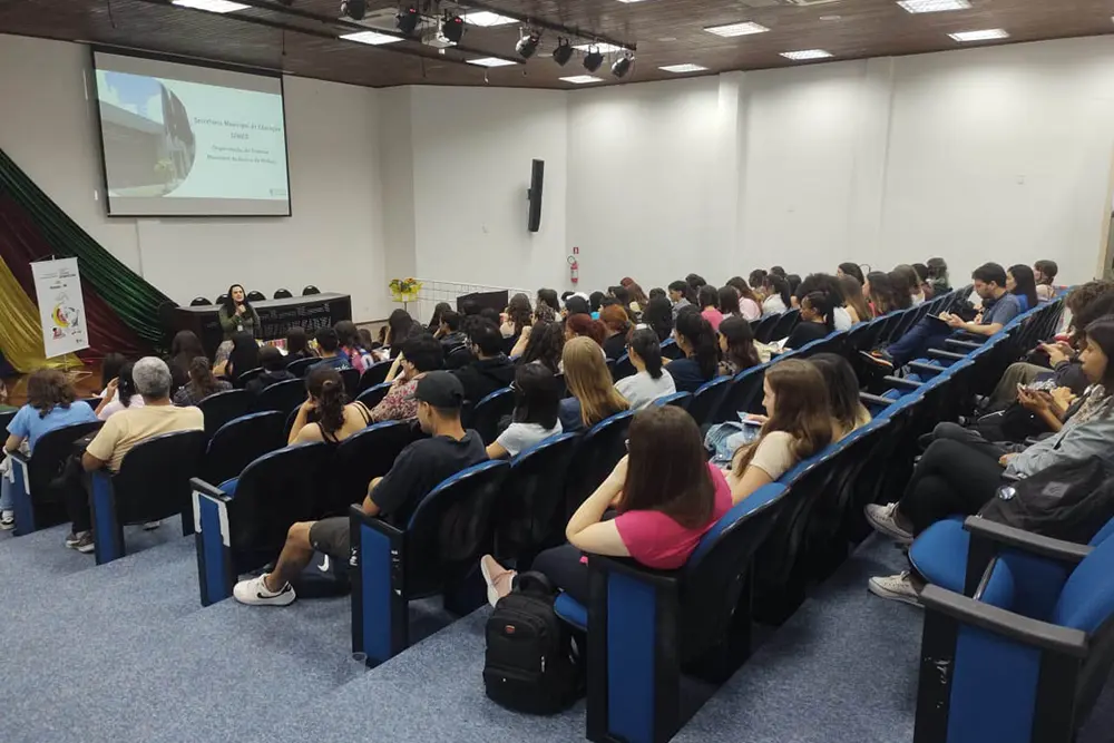 Pinhais recebe 190 estudantes de Pedagogia da UFPR para visita técnica na educação municipal 3 educação
