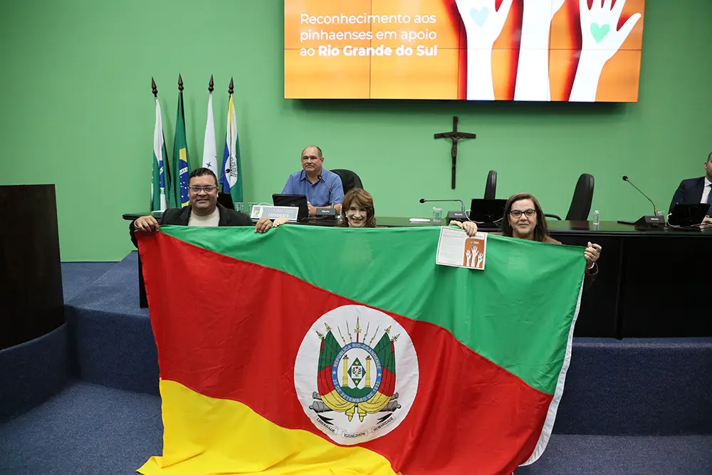 Prefeitura de Pinhais homenageia voluntários que ajudaram vítimas no Rio Grande do Sul 3 vítimas no Rio Grande do Sul