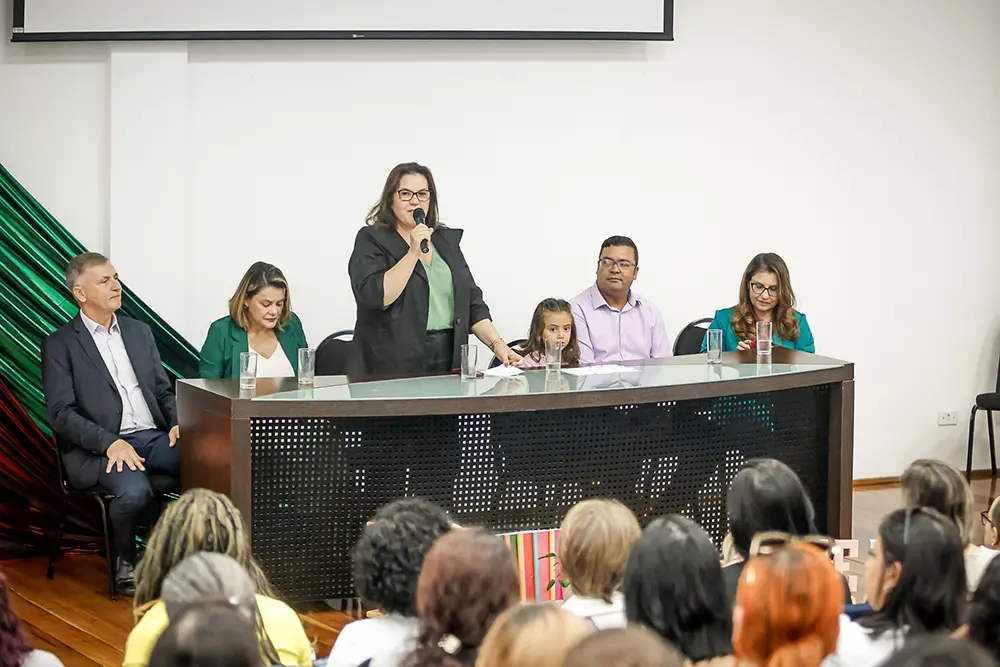 Pinhais realiza seminário sobre leitura e escrita na Educação Infantil 1 pinhais