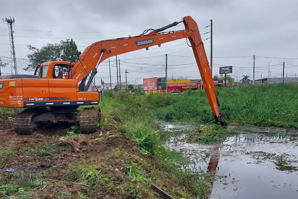 Prefeitura de São José dos Pinhais intensifica limpeza de rios e canais para prevenir alagamentos 3 sjp limpeza rios