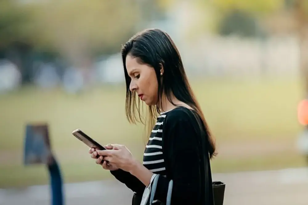 9 em cada 10 brasileiros contam com acesso à telefonia móvel 1 telefonia móvel