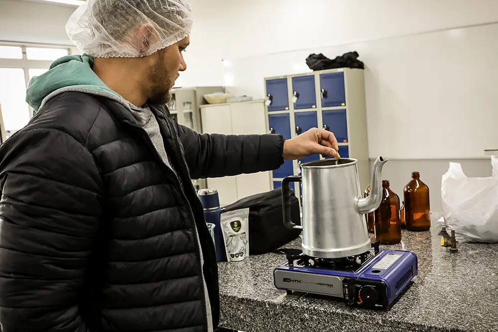 Pinhais impulsiona empreendedorismo com Curso de Cerveja Artesanal em parceria com Senai 4 Curso Producao de Cerveja Artesanal-9
