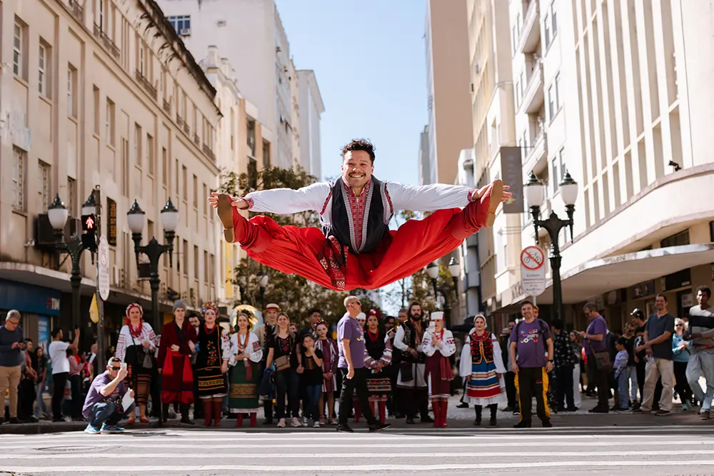 Desfile no Calçadão anuncia 63ª Edição do Festival Folclórico e de Etnias do Paraná 3 Festival Folclórico