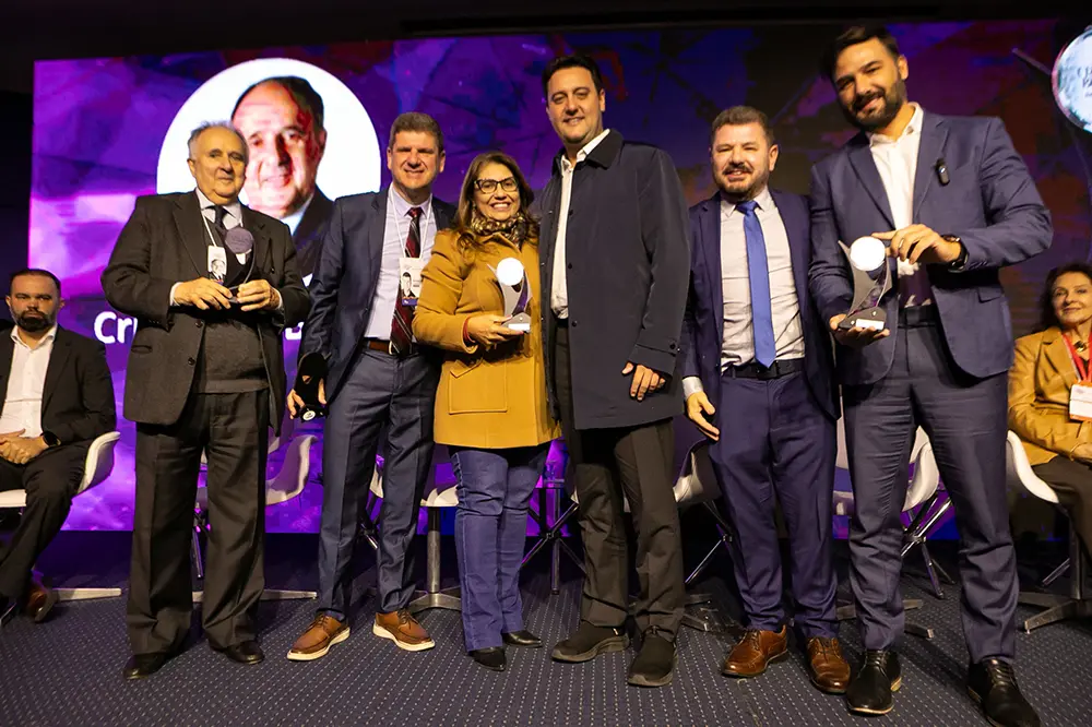 Pinhais recebe Troféu Cristovam Buarque de Educação Integral em Congresso Internacional 2 Premio Educacao Especial pinhais