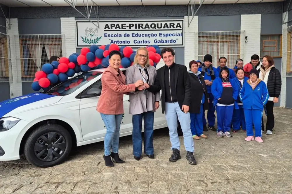 Deputada Marli Paulino entrega veículo para APAE de Piraquara reforçando o atendimento aos alunos 4 marli piraquara