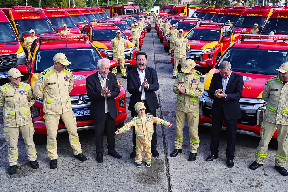 Governador Ratinho Junior entrega R$ 31 milhões em equipamentos e veículos ao Corpo de Bombeiros do Paraná 3 ratinho bombeiros