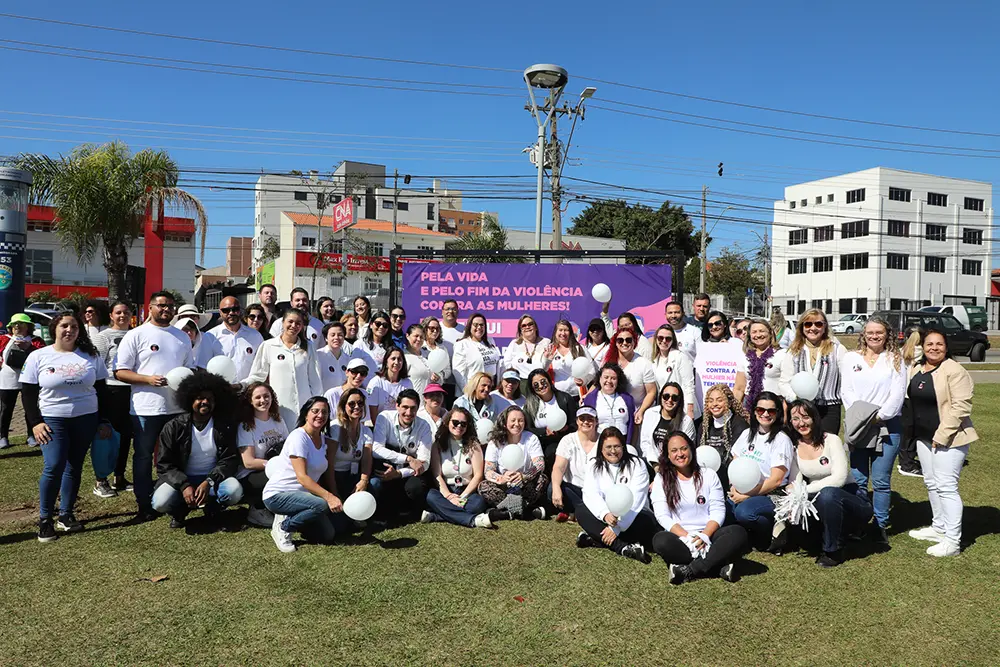 Caminhada contra o feminicídio reúne centenas de pessoas em Pinhais 6 III CAMINHADA ESTADUAL DE COMBATE AO FEMINICIDIO-100 95