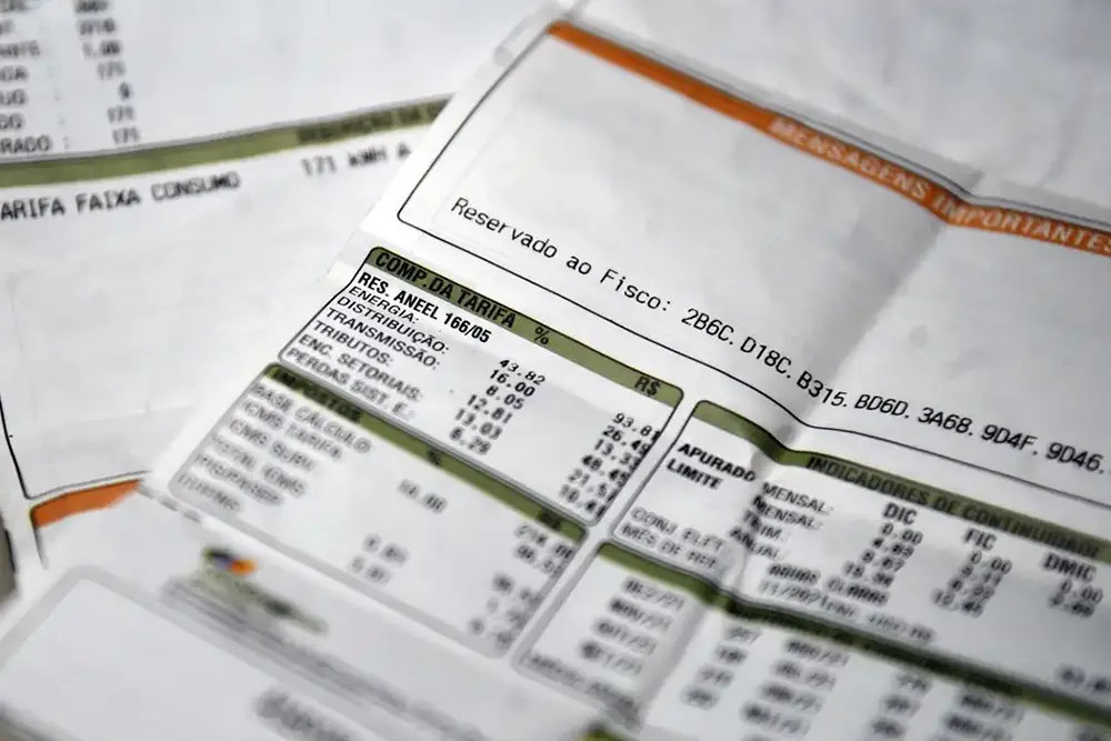 Conta de luz mais cara: ANEEL aciona bandeira vermelha 2 para o mês de agosto 8 bandeira vermelha