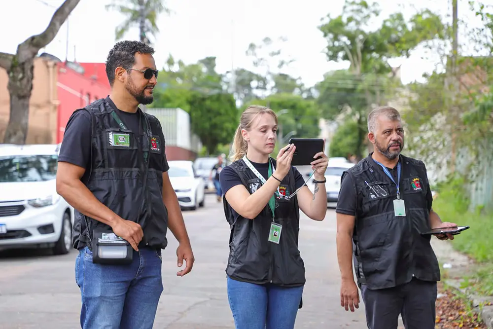 Fiscais do Urbanismo de Curitiba atuam para garantir funcionalidade e segurança da cidade 2 fiscais urbanismo
