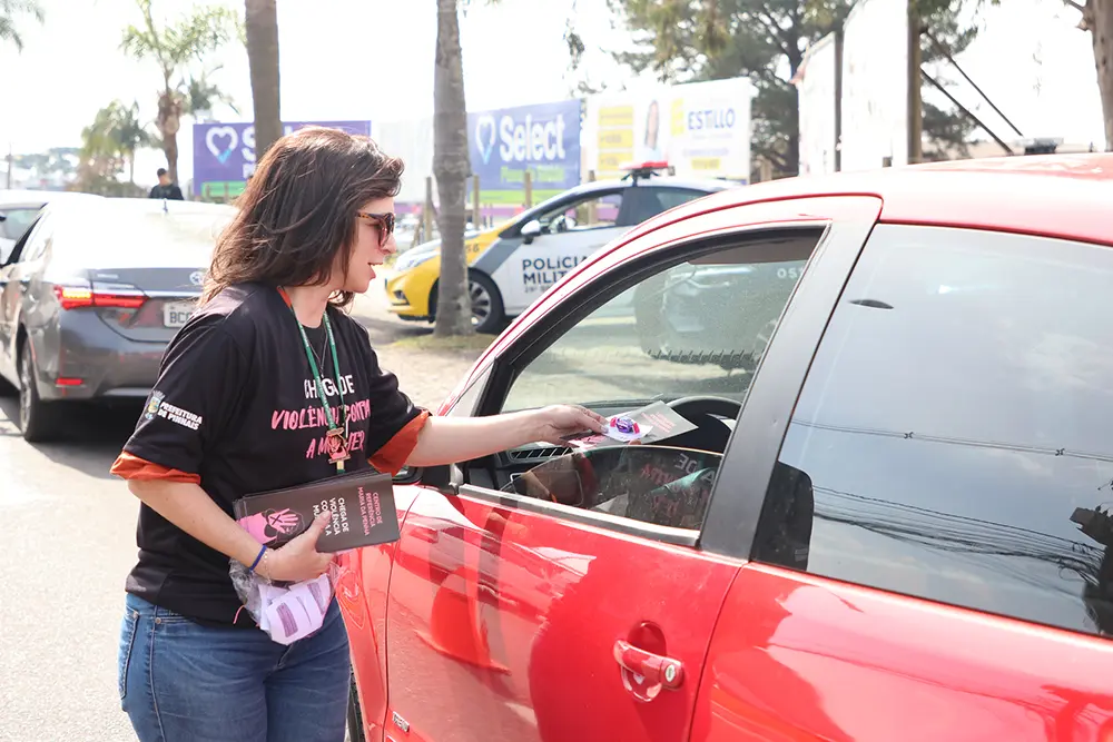 Blitz em Pinhais reforça conscientização sobre violência contra a mulher 8 Blitz Educativa