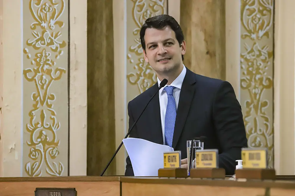 Prefeito de Curitiba, Eduardo Pimentel, destaca nova concessão do transporte e Plano Diretor como focos do 2º semestre 2 Eduardo Pimentel