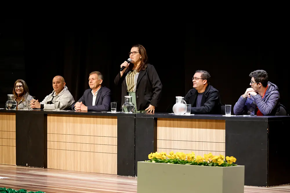 Prefeita Rosa Maria destaca papel de Pinhais como referência em educação e sustentabilidade em Seminário 2 Tempo Ampliado