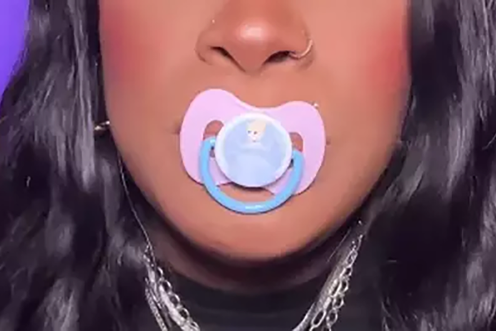 Uso de chupetas por adultos ganha força em redes sociais e levanta debate sobre saúde mental 1 chupeta-para-adultos