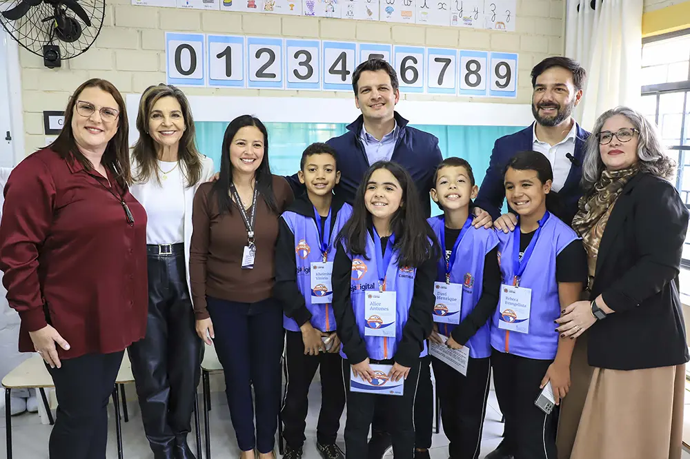 Prefeito Eduardo Pimentel entrega revitalização de Unidade de Educação Integral no Uberaba 5 eduardo pimentel