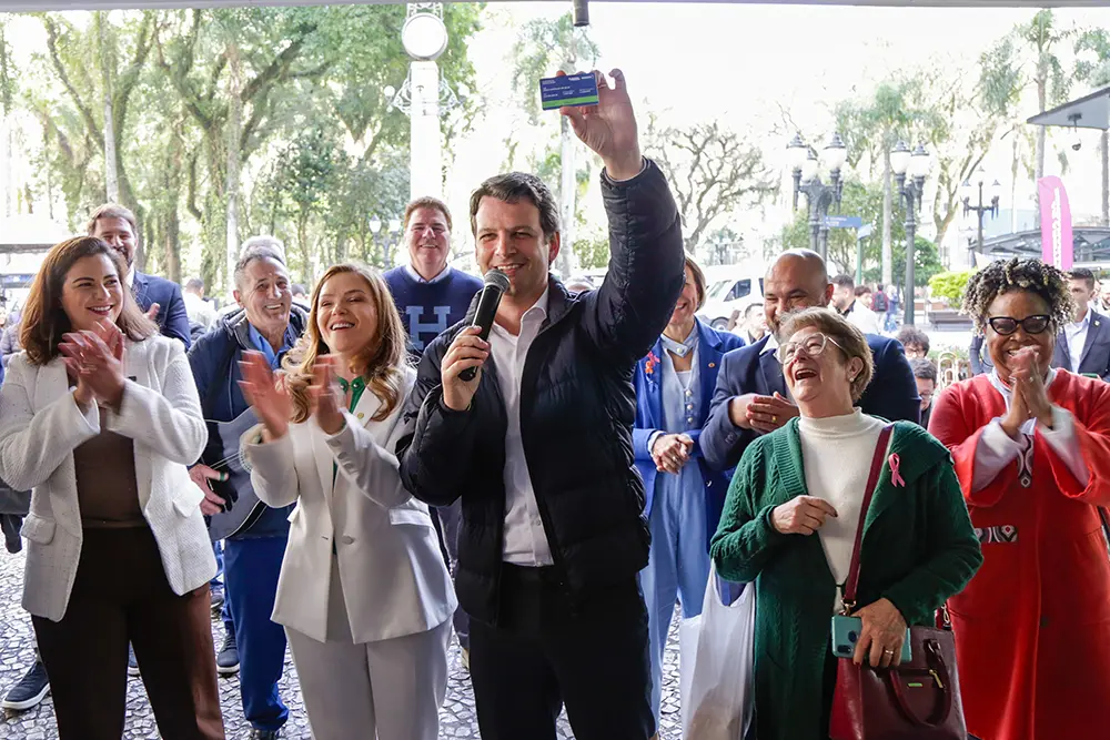 Prefeito Eduardo Pimentel lança emissão da Carteira do Idoso para passagens intermunicipais gratuitas 1 pimentel carteira para idosos