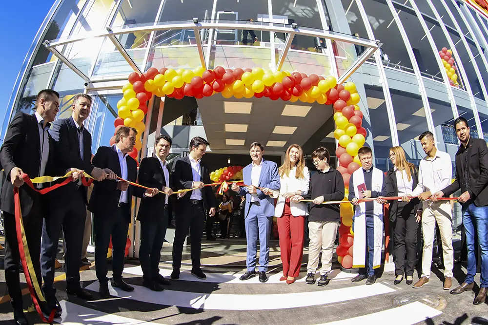 Prefeito Eduardo Pimentel participa da inauguração de novo supermercado no Bairro Tarumã 2 Superdia Tarumã
