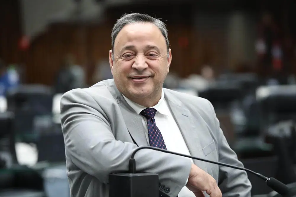 Líder do Governo comemora aprovação unânime do projeto que reduz IPVA no Paraná em 45% 4 Deputado Hussein Bakri (PSD)