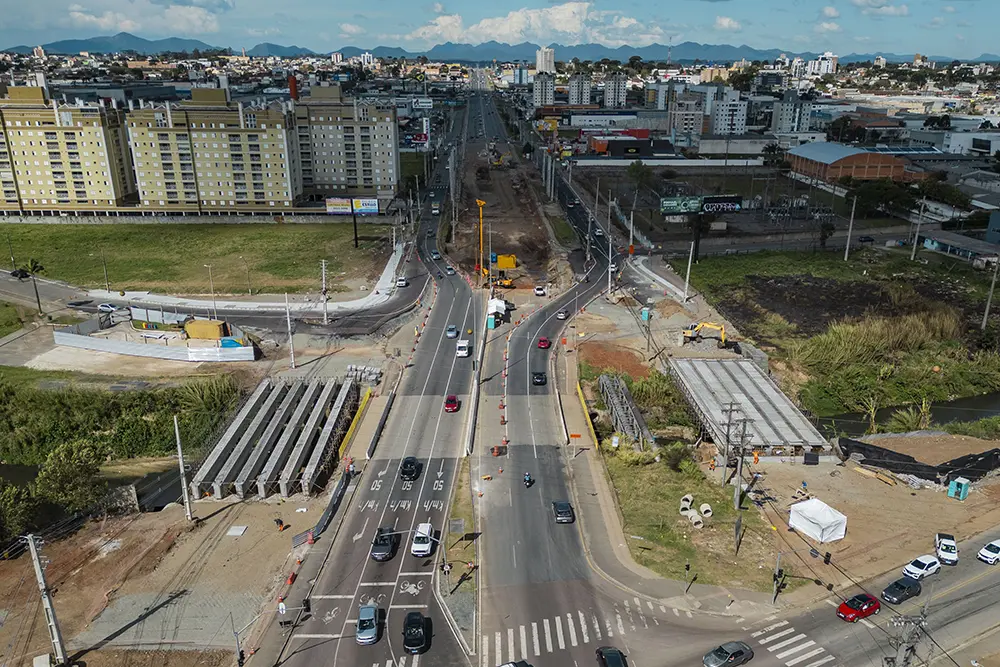 Novo viaduto Curitiba-Pinhais conclui etapa de posicionamento de vigas com operação especial 3 ponte curitiba pinhais