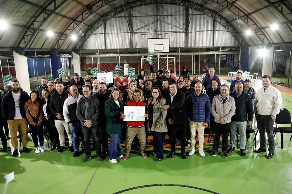 Pinhais entrega títulos de propriedade a 28 famílias no Weissópolis em maior ação de regularização fundiária 4 Entrega de Matriculas de Regularizacao Fundiaria - Familias Weissopolis-130