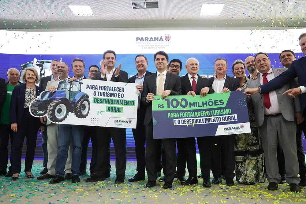 Ratinho Junior libera R$ 100 milhões em máquinas para fortalecer estradas rurais de 27 municípios da RMC 3 Ratinho Junior