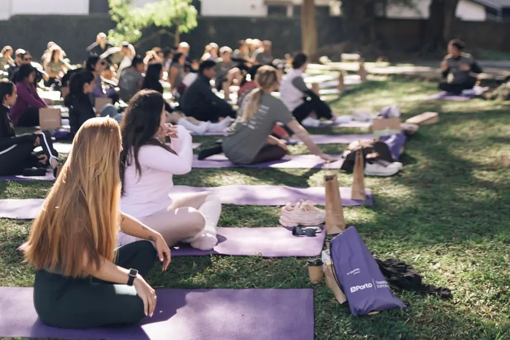 Sábado de yoga, música e café especial no coração do Batel 1 Sábado de yoga