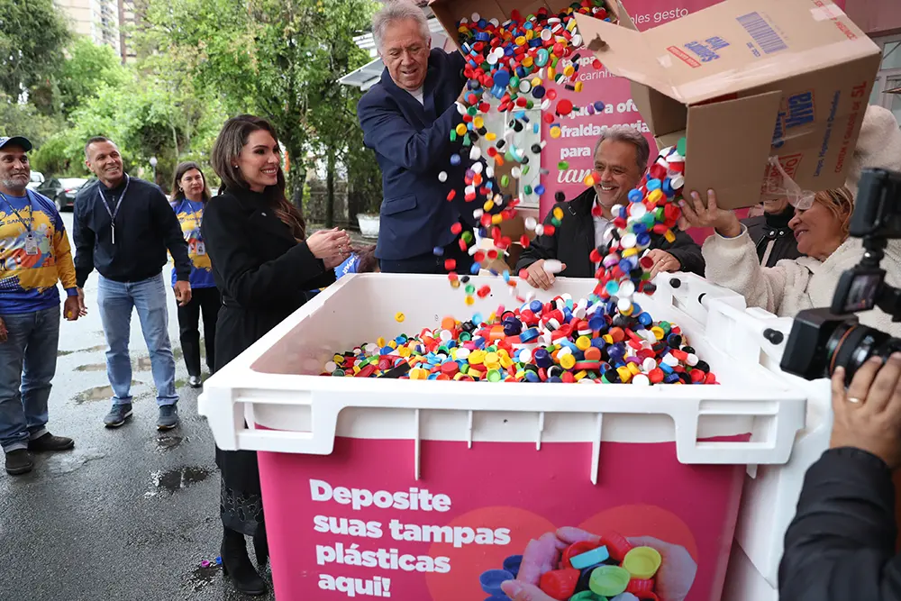 Assembleia e Sanepar entregam 450 kg de tampinhas ao Asilo São Vicente de Paulo para compra de fraldas geriátricas 1 alep