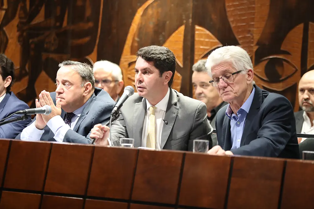 Tarifaço dos EUA: Governo do Paraná anuncia Compra de Crédito (ICMS) para socorrer setor madeireiro 5 alep