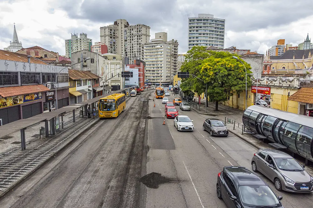 Trânsito e pontos de ônibus bloqueados na Travessa Nestor de Castro nesta terça-feira (14/10) 3 bloqueios de trânsito