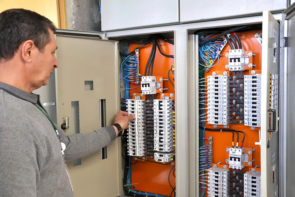 Alerta CBMPR: acidentes com choque elétrico causam nove mortes e bombeiros orientam sobre segurança 6 bombeiros acidentes eletricos