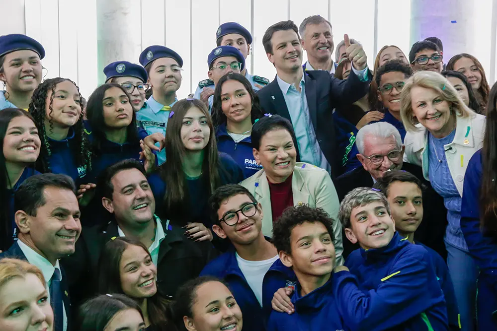 Curitiba recebe R$ 70 milhões do Estado para robótica, inglês e climatização escolar 8 eduardo pimentel ratinho junior 01