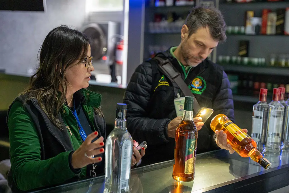 Procon-PR e Polícia Civil fazem força-tarefa contra bebidas adulteradas em Curitiba após casos de metanol 2 metanol