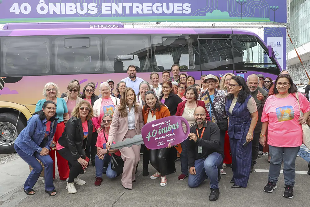 Curitiba recebe ônibus acessível para atividades do público 60+ 4 40 onibus